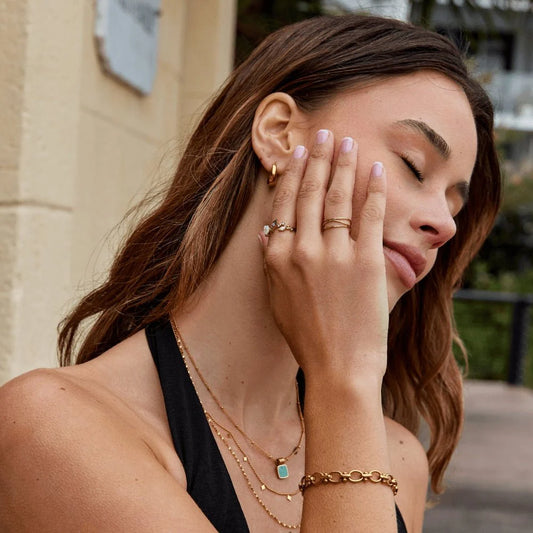 Anillo Flor Blanca de Cristal Oro