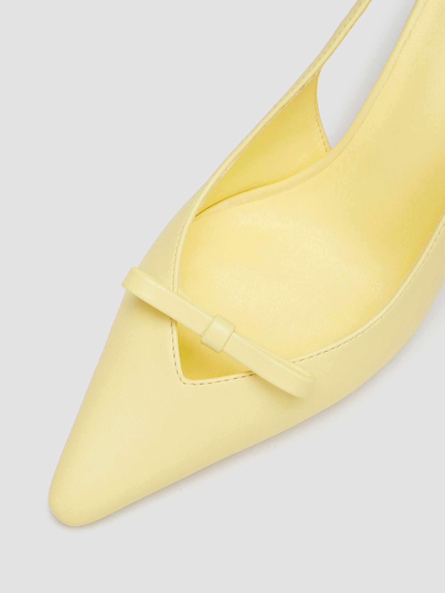 Abril | Tacones de punta