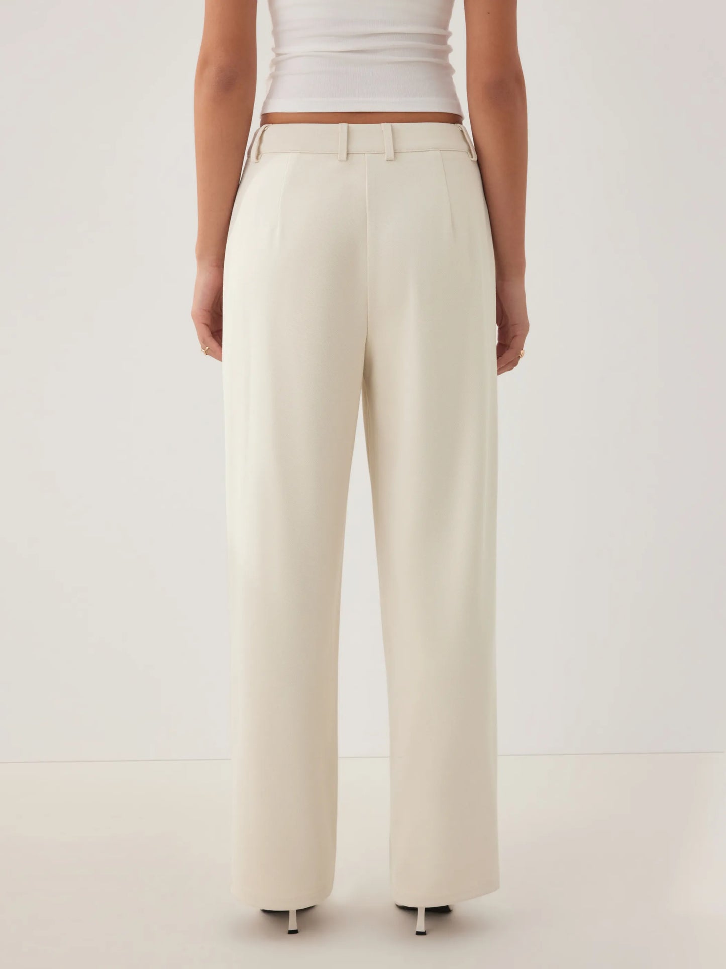 Pantalón recto plisado de tiro alto