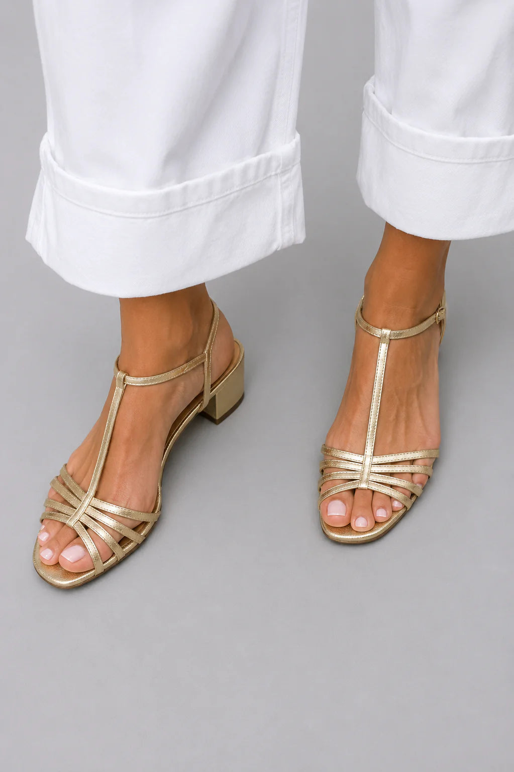 Allegra | Guldfärgade sandaler för vardaglig elegans
