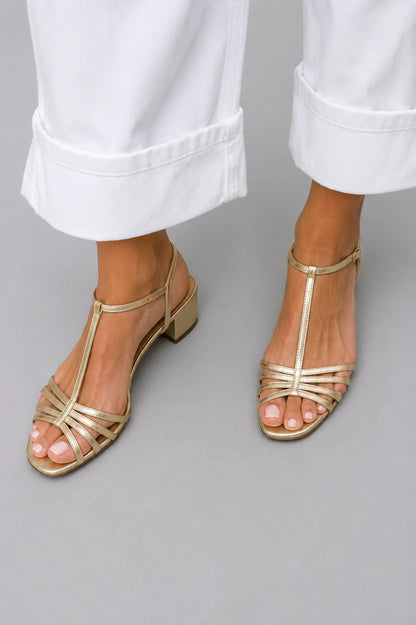 Allegra | Guldfärgade sandaler för vardaglig elegans