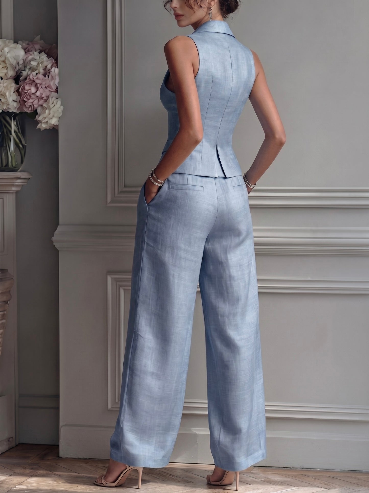 Traje de dos piezas con escote en V