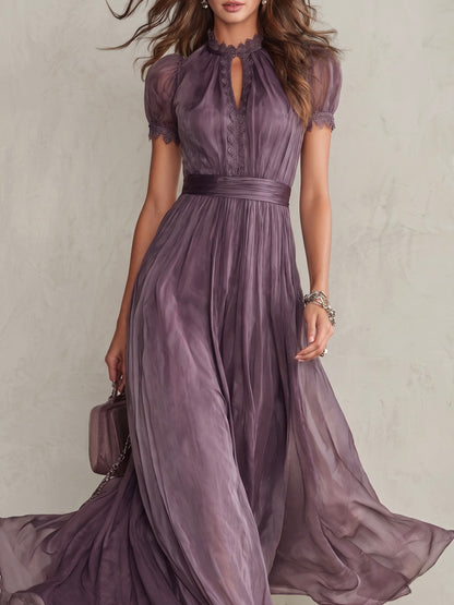 Flavia - Vestido largo morado con escote en forma de ojo de cerradura y ribete de encaje de gasa