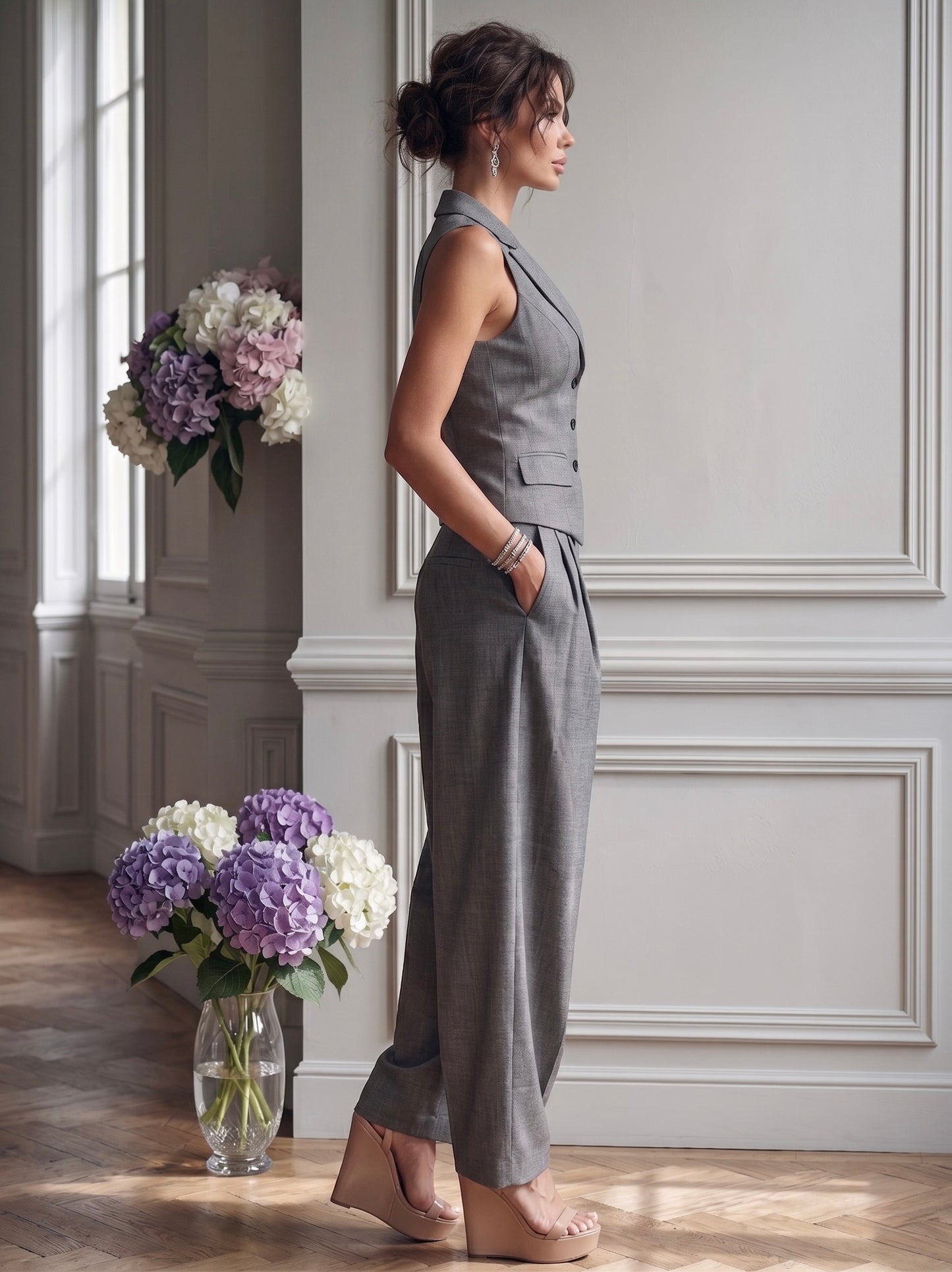 Traje de dos piezas con escote en V