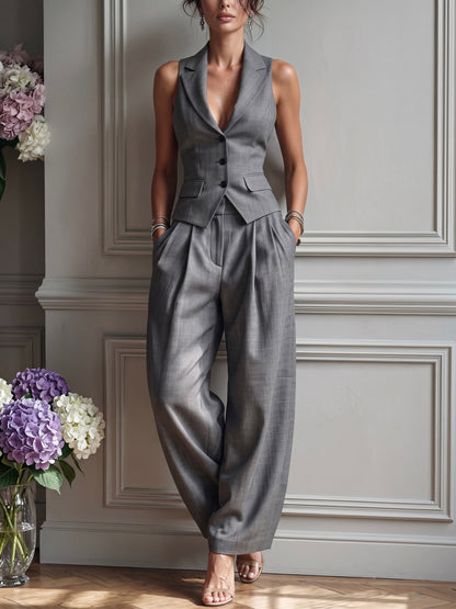 Traje de dos piezas con escote en V