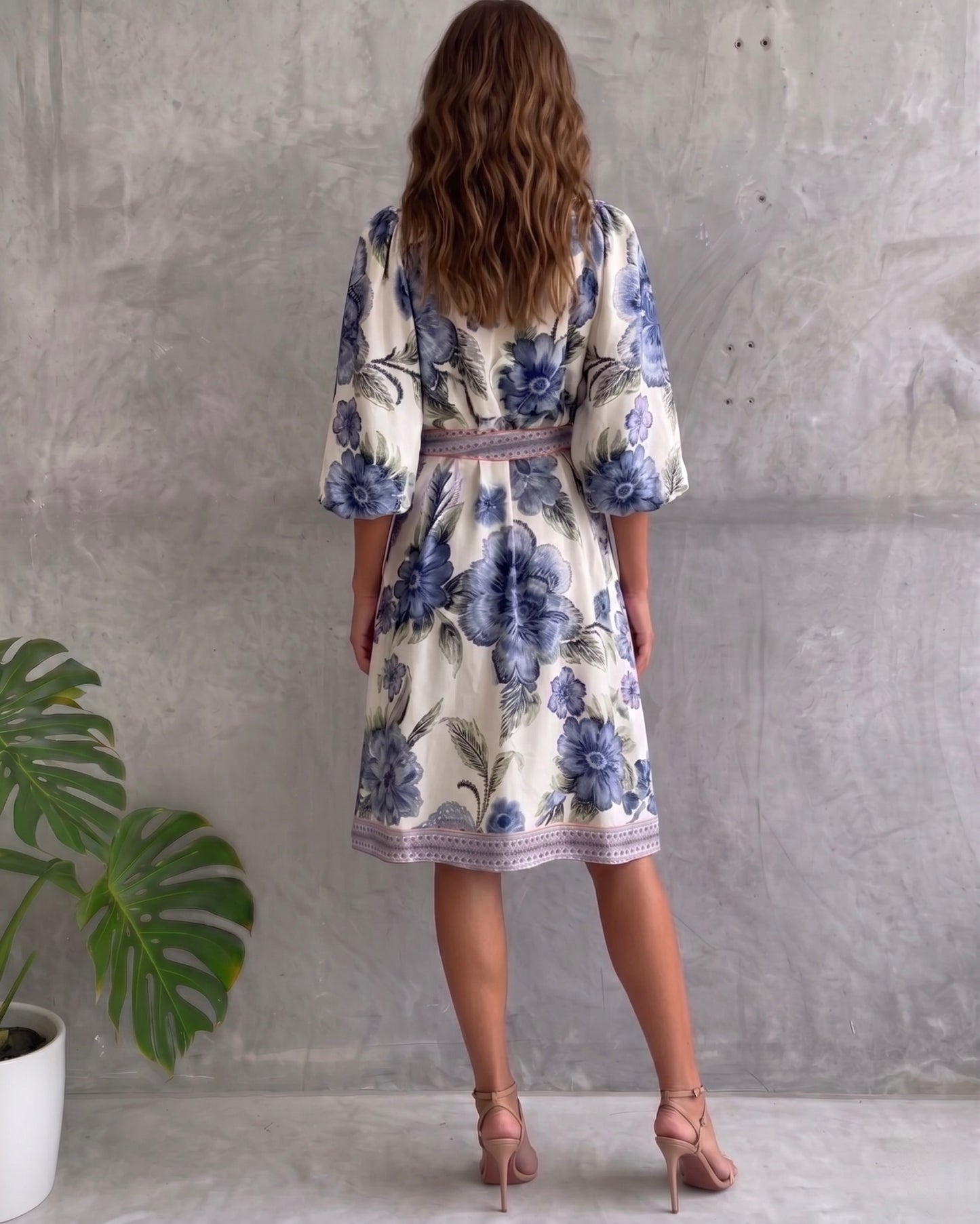 Vestido de manga farol con cuello con muescas y estampado