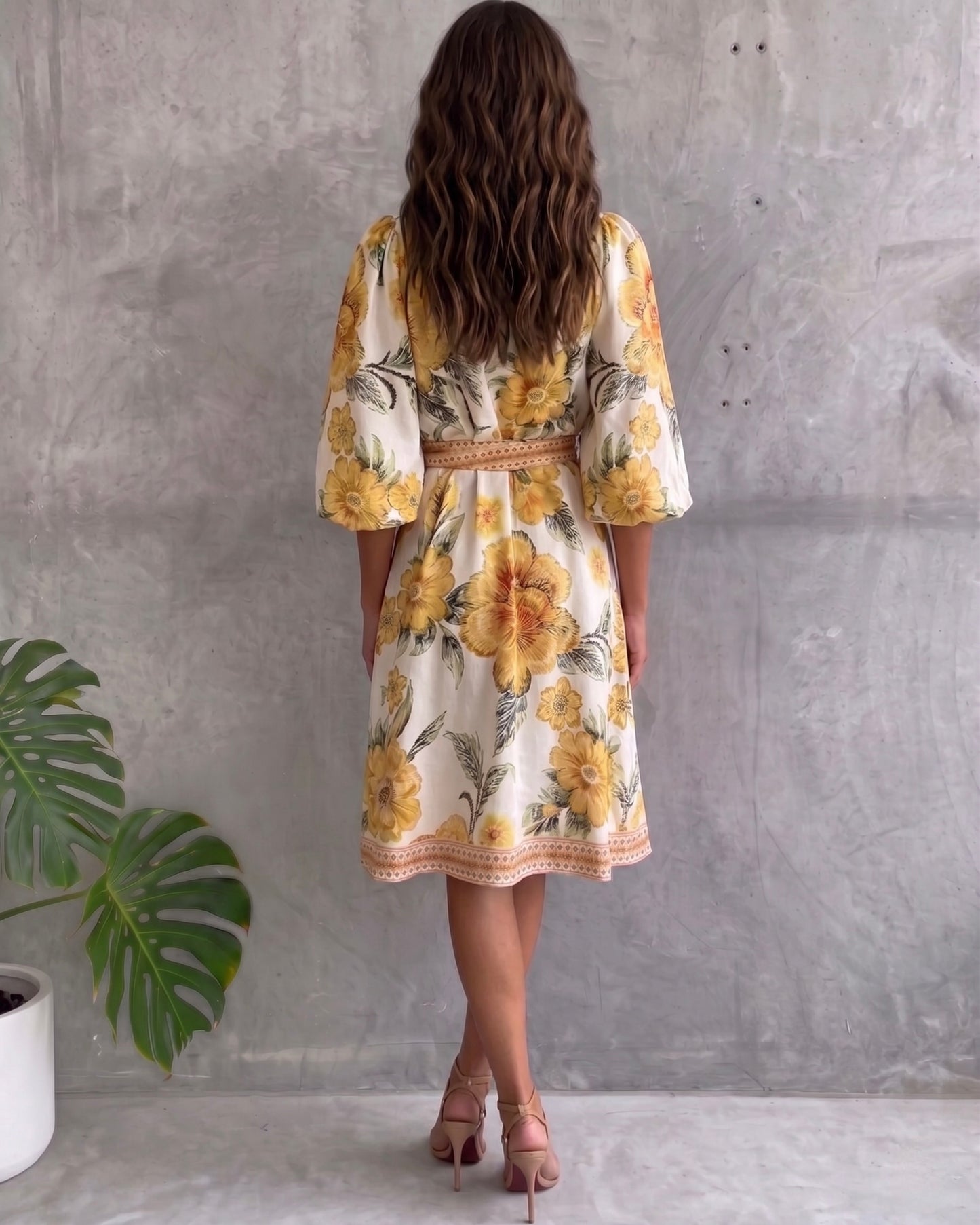 Vestido de manga farol con cuello con muescas y estampado