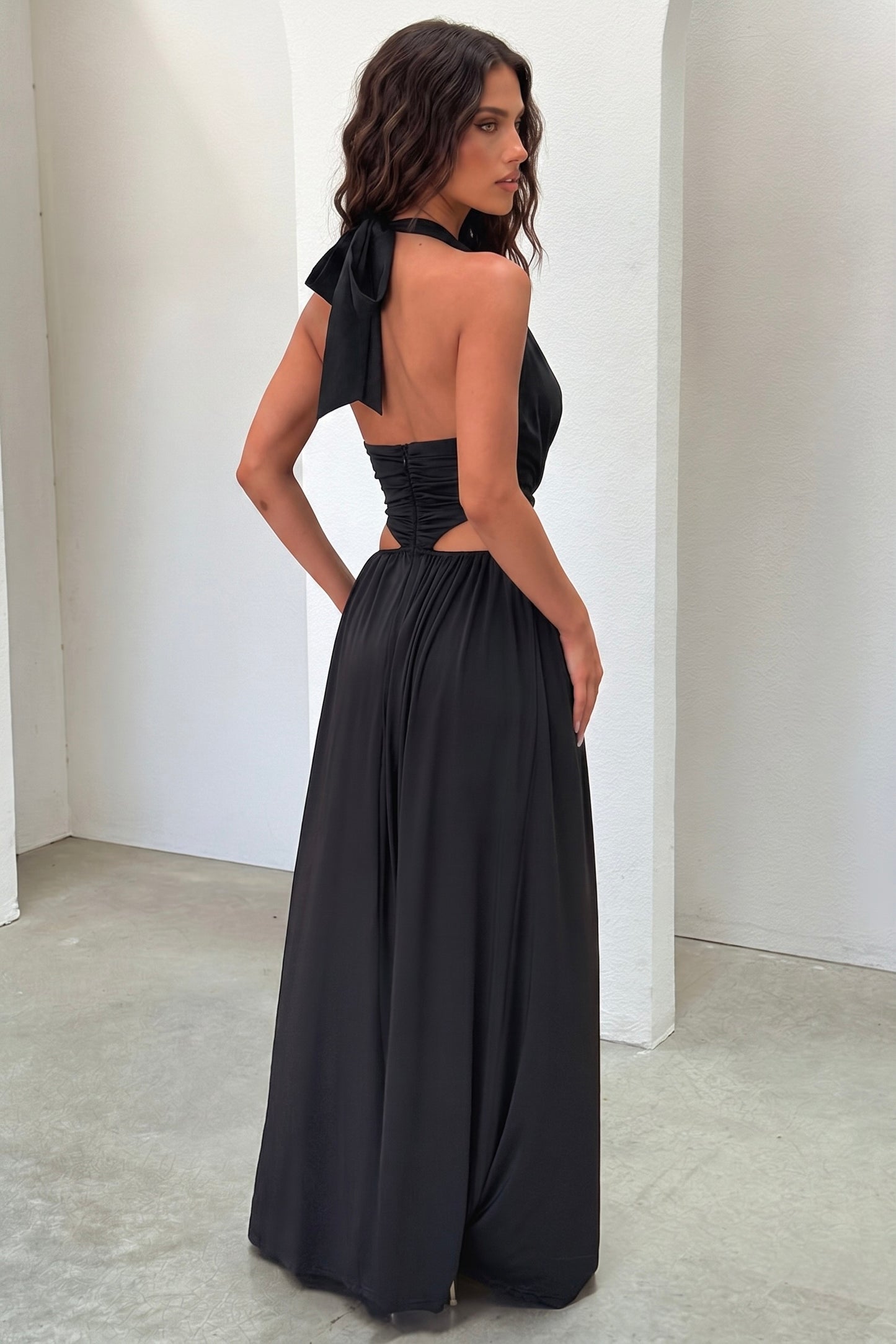 Vestido largo Soraya con escote halter pronunciado - Negro