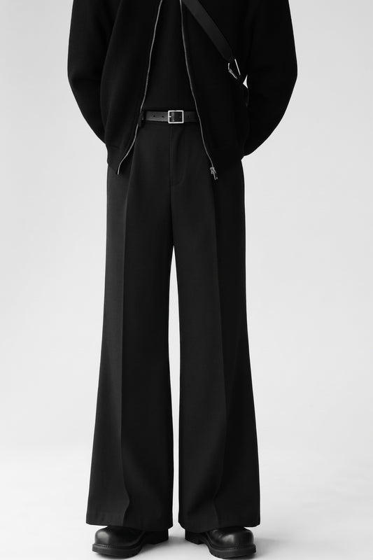 Pantalones acampanados minimalistas de corte sastre