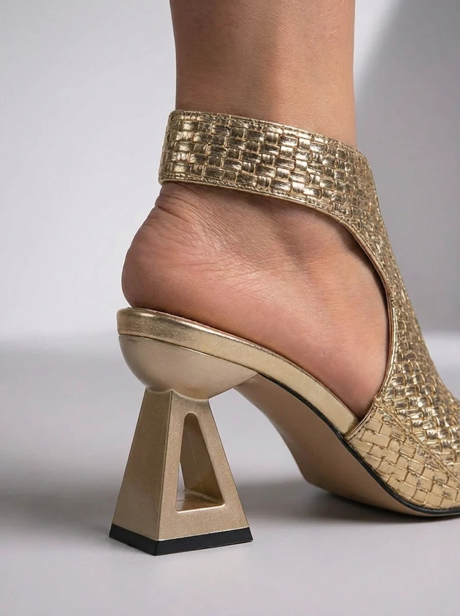 TRENZADAS | Elegantes sandalias tejidas