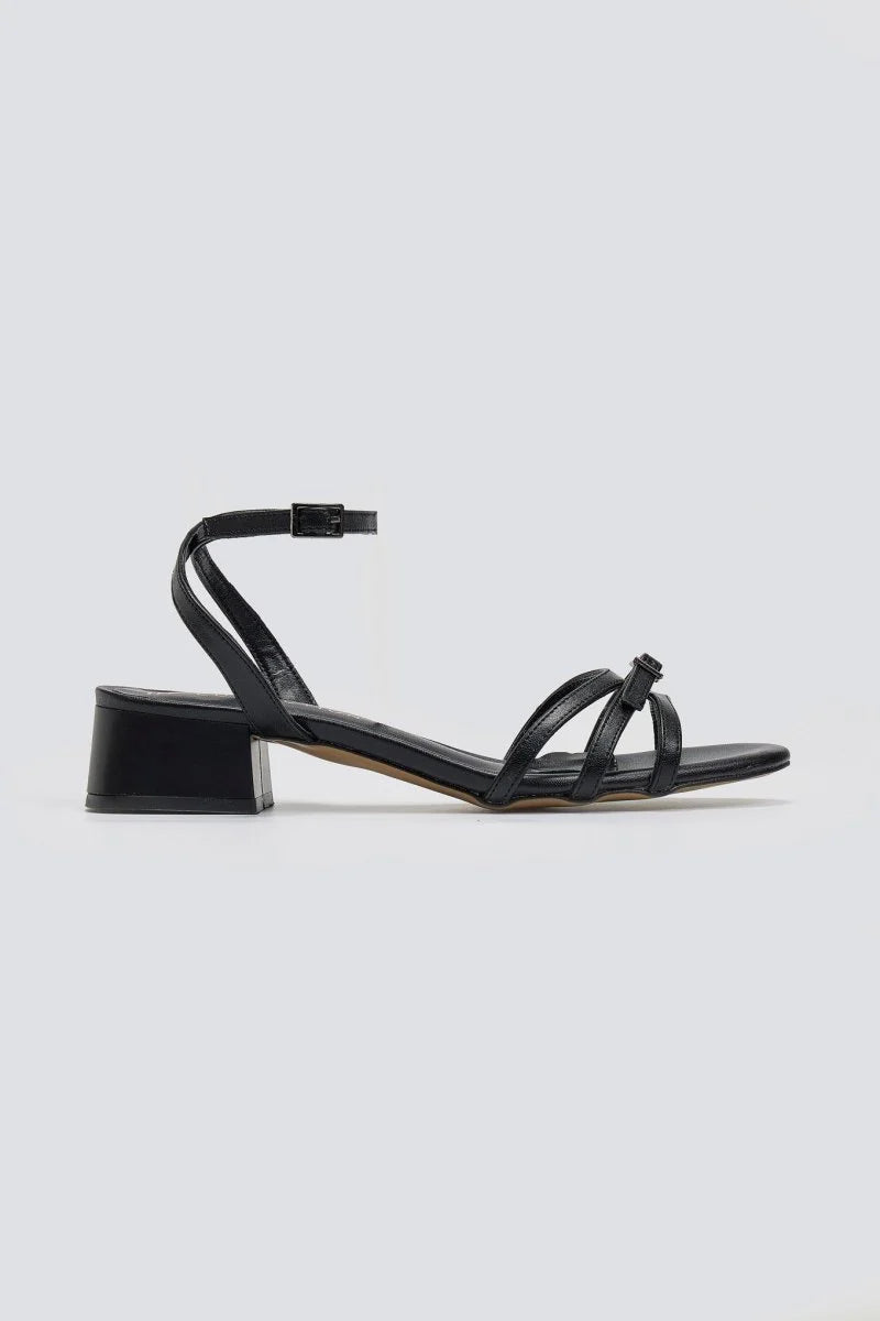 Sandalias de tiras con tacón bajo