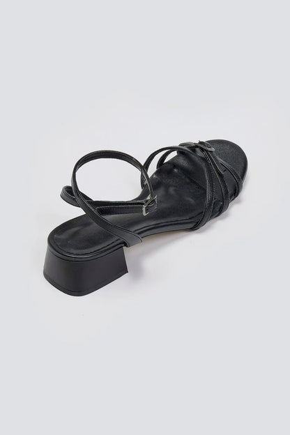 Sandalias de tiras con tacón bajo
