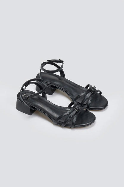 Sandalias de tiras con tacón bajo