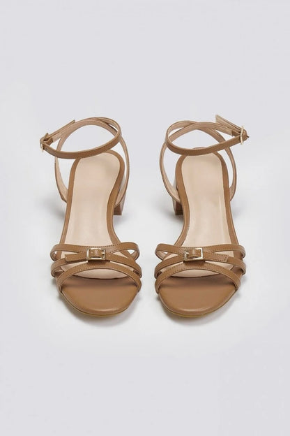 Sandalias de tiras con tacón bajo