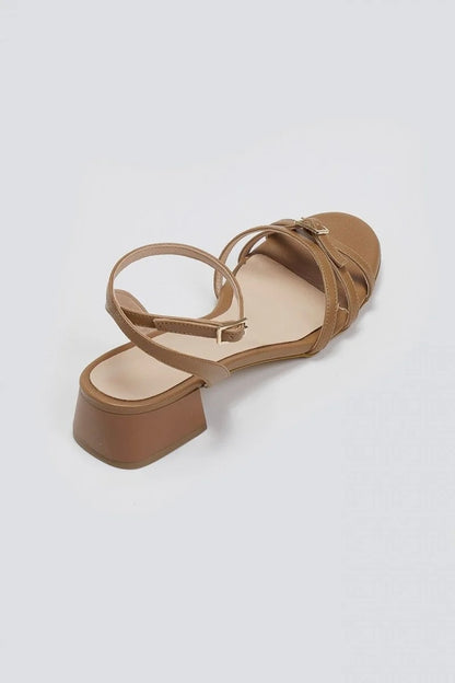 Sandalias de tiras con tacón bajo