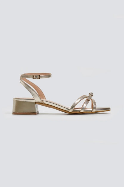 Sandalias de tiras con tacón bajo
