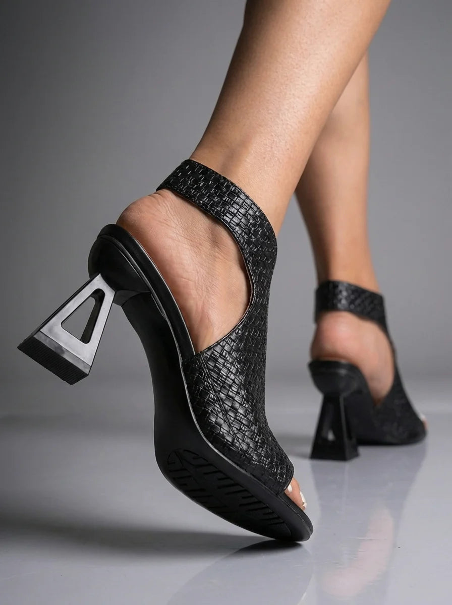 TRENZADAS | Elegantes sandalias tejidas